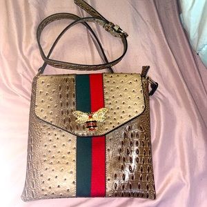 Queen bee stripe purse . Never used